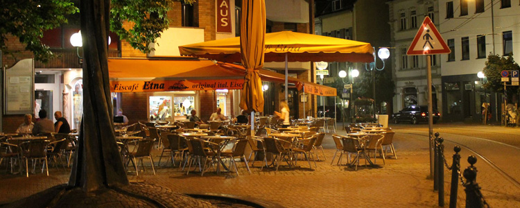 Cafe Bonn, Terrasse am Abend